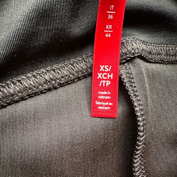 SPANX Shiny Black Leggings - Picture 14 of 16